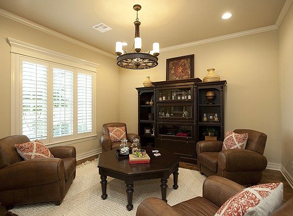 Flex room c/b office or music room.