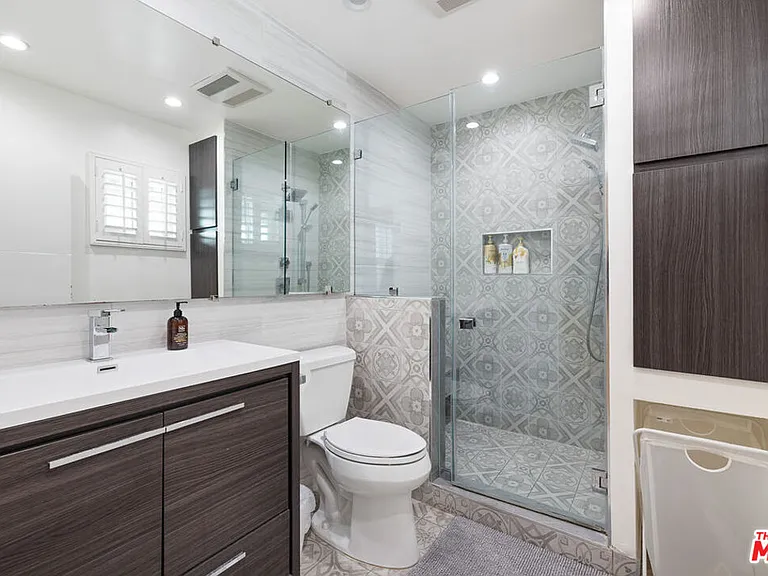5439 Carpenter Ave — Photo 23