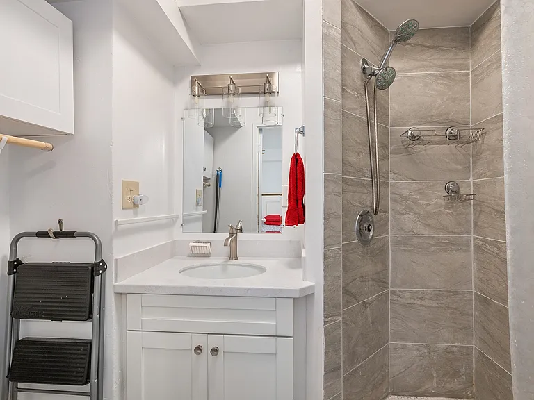 235 Liliuokalani Ave #338 — Photo 12