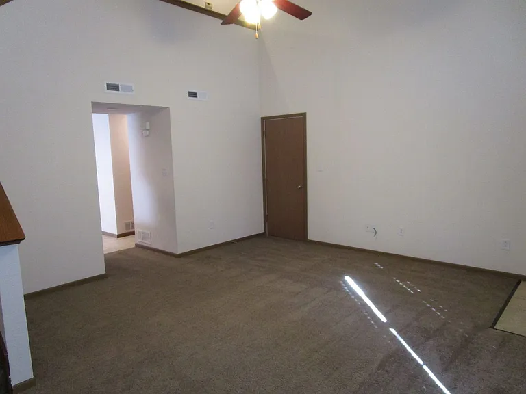 705 - 707 Glenstone Drive — Photo 7