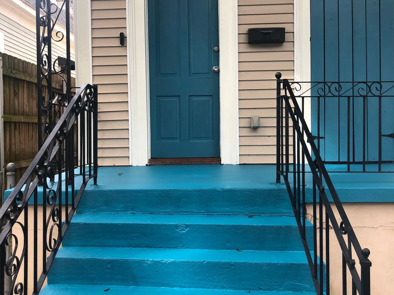 2535 Banks St — Photo 2
