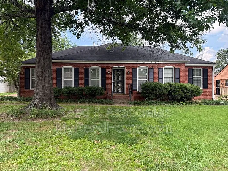 2292 Eastover Dr — Photo 1