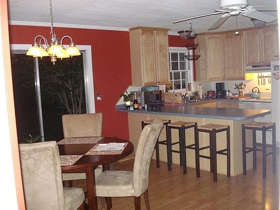 Kitchen & Dining Area