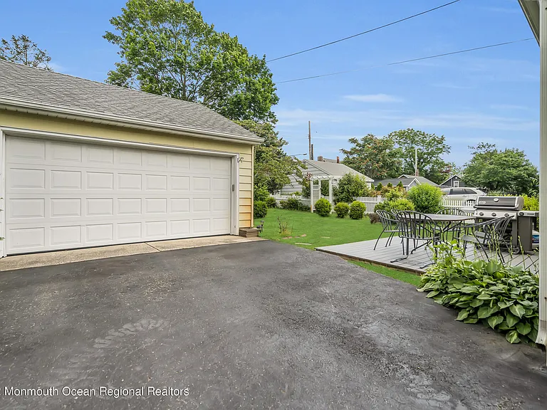 312 Salem Ave — Photo 18