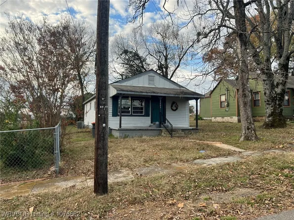 1205 W Main St, Ozark, AR 72949