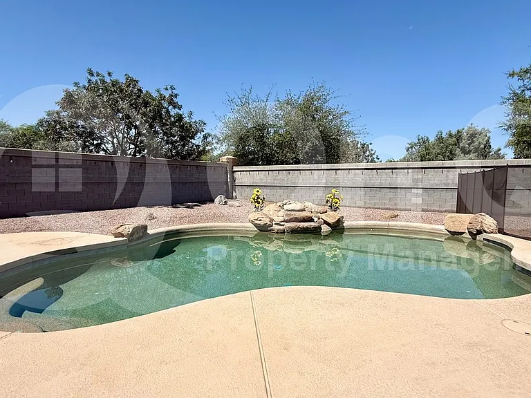 800 N Soho Pl — Photo 27