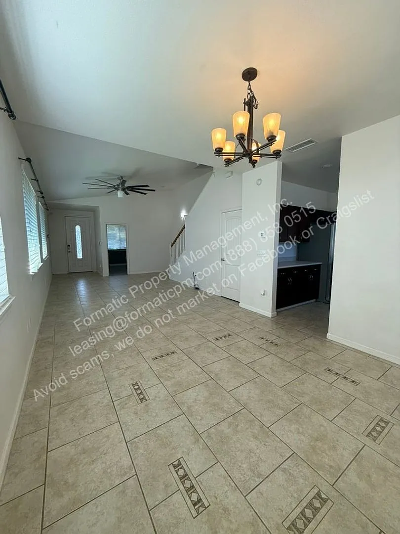 4 bed, 3.0 bath, 1938 sqft, $4,495 — Photo 3