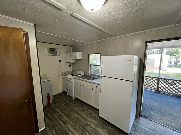 3rd image of 7915 Elliott Rd #412