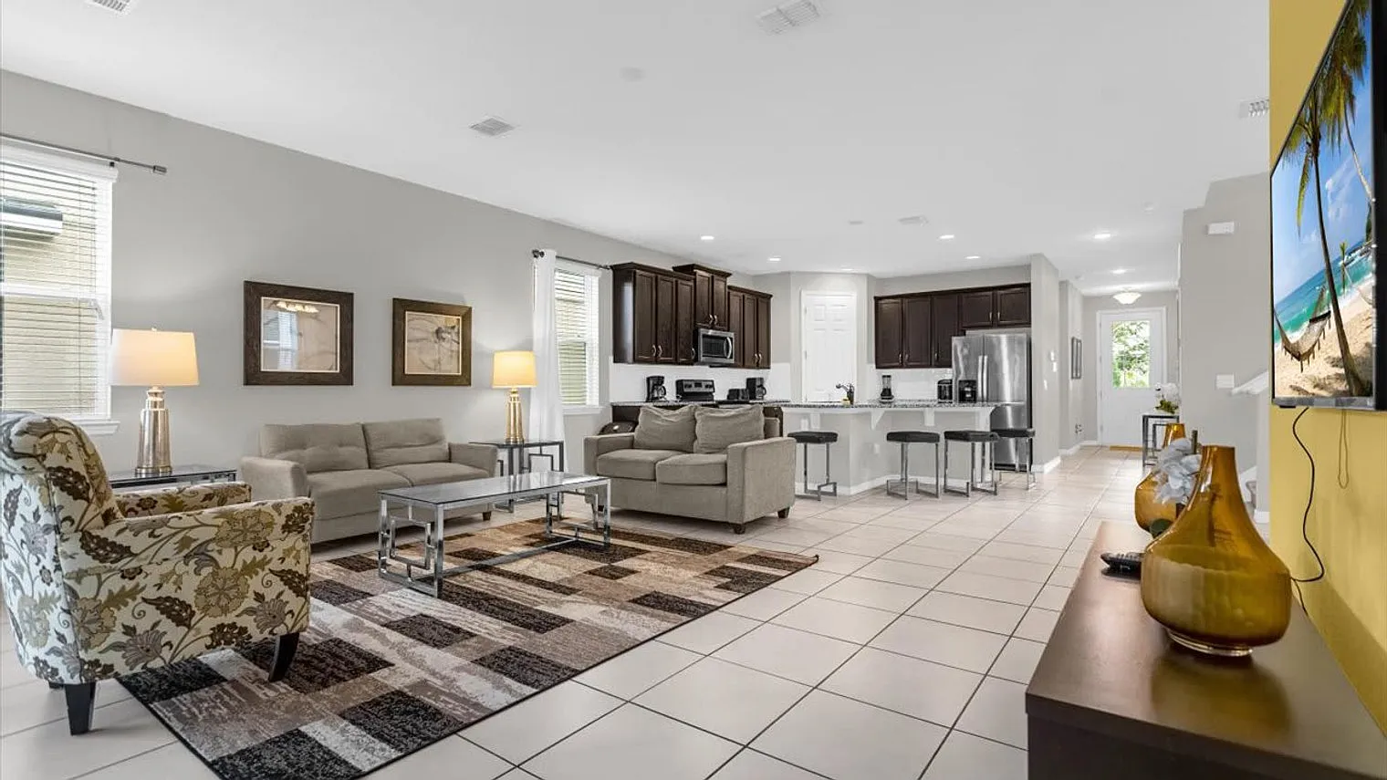 7 bed, 6.0 bath, 3530 sqft, $5,300 — Photo 4