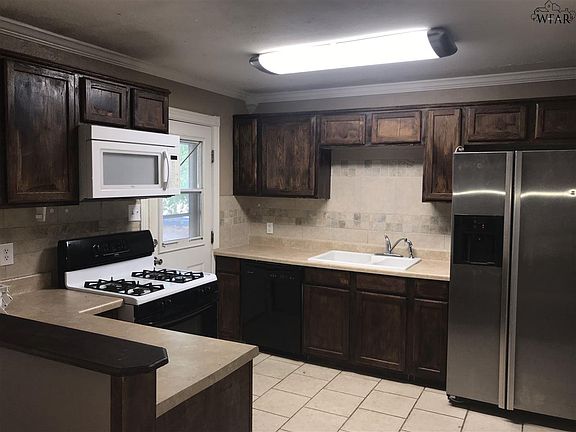 3rd image of 4406 Phillips Dr