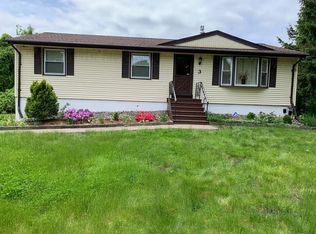 3 Burning Tree Ln, Chelmsford, MA 01824