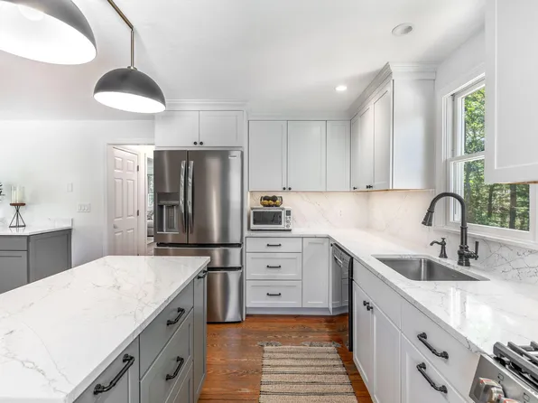 11 Deer Hollow Road, Forestdale, MA 02644