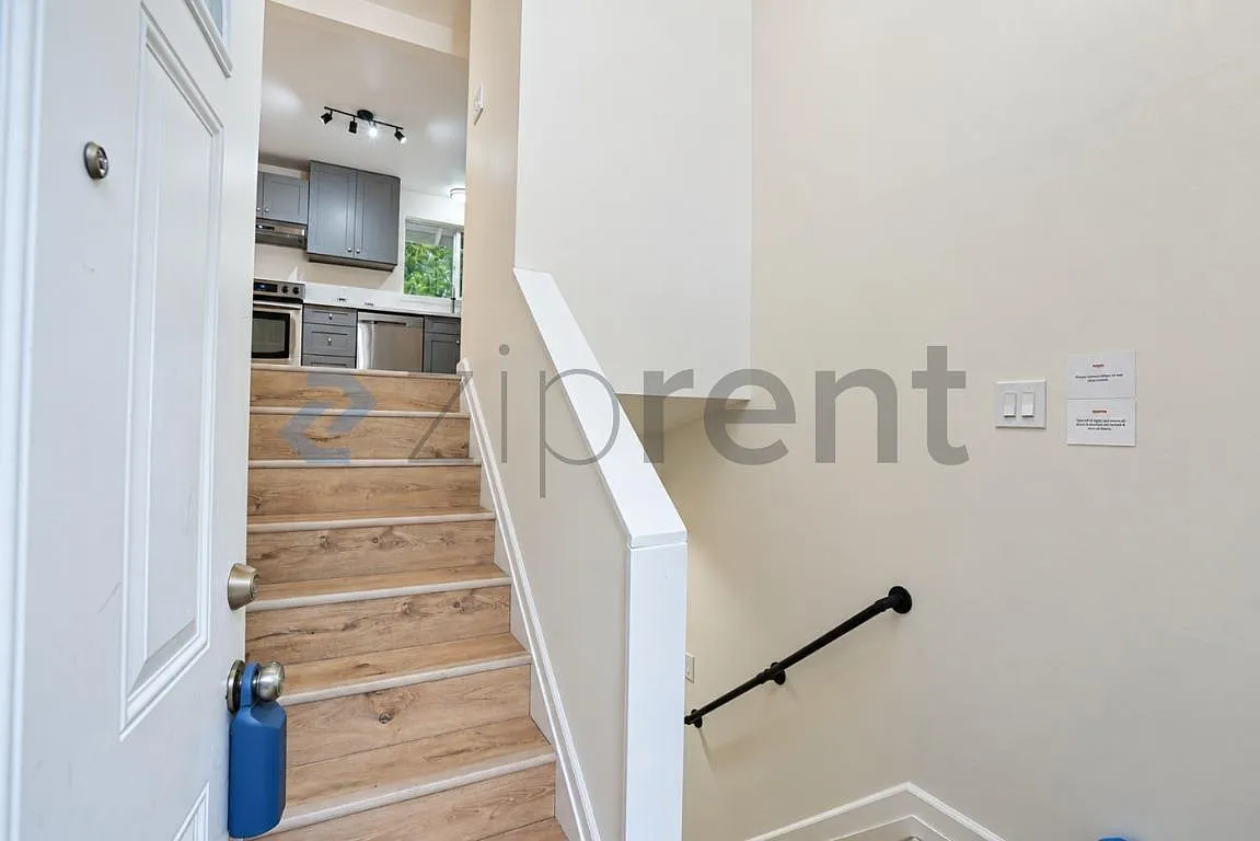 5 bed, 2040 sqft, $4,043 — Photo 3