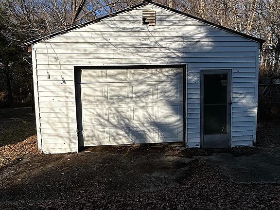 2nd image of 1372 Coles Point Rd
