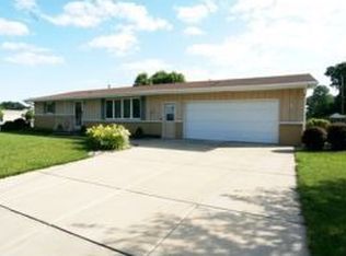 883 Marvelle Ln, Green Bay, WI 54304
