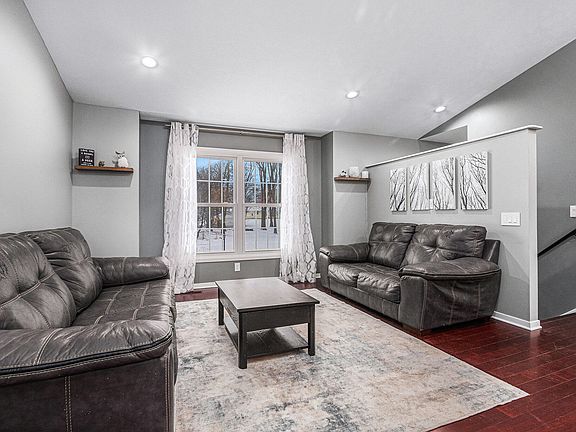 3rd image of 9463 White Pine St