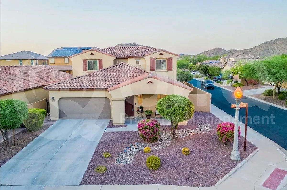 5 bed, 3.5 bath, 2882 sqft, $2,800 — Photo 1