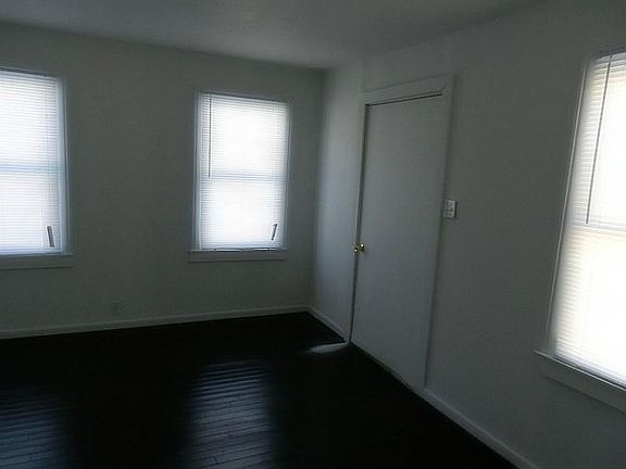 4th image of 1153 N Concord St