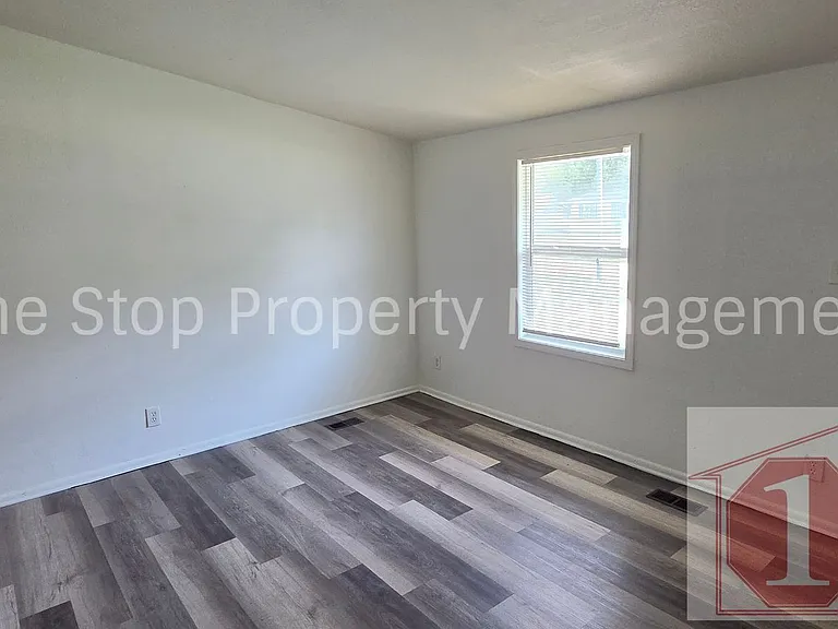 18508 E 5th St N — Photo 6