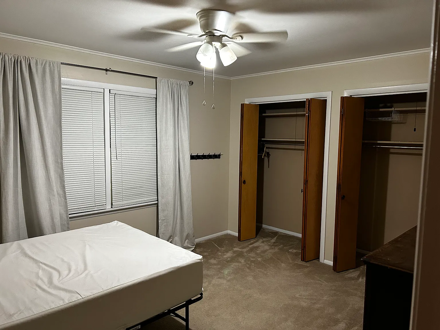 5 bed, 2500 sqft, $2,500 — Photo 3