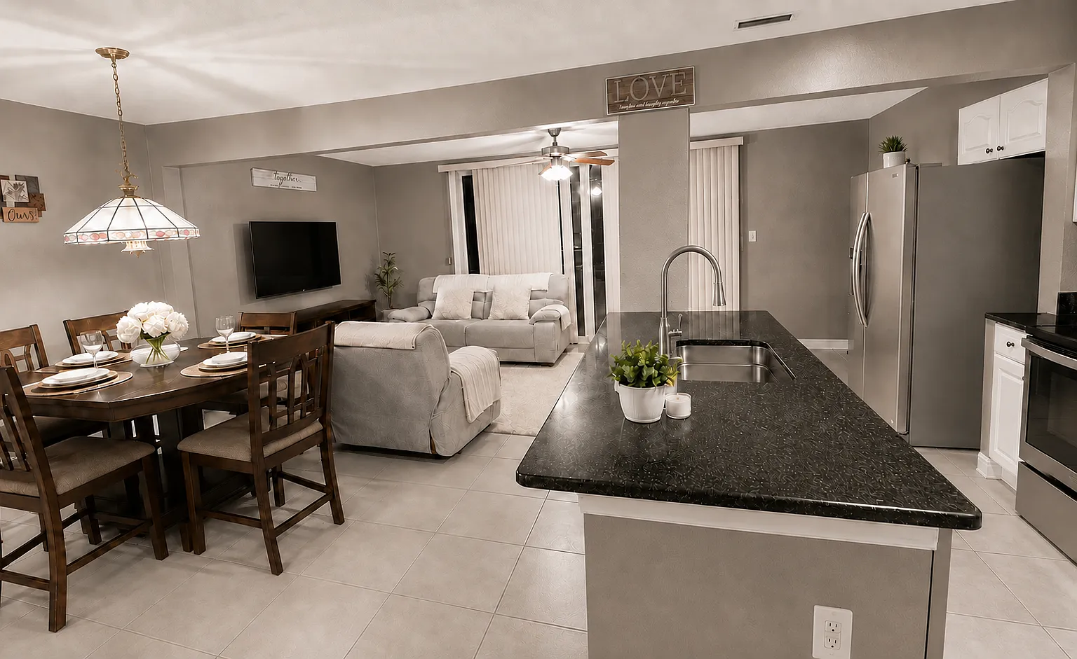 Beautiful 3 Bed, 2.5 Bath — Photo 2