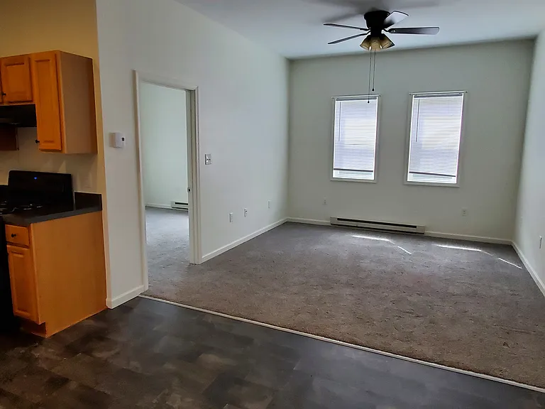 117 N Cedar St — Photo 3