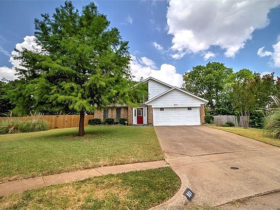 2nd image of 905 Elmwood Ct