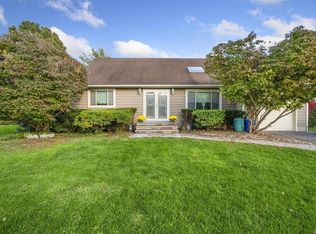 12 Little Plains Ct, Huntington, NY 11743