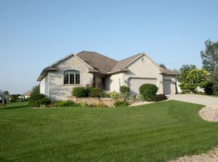 2771 Brooks Ridge Dr, Sun Prairie, WI 53590