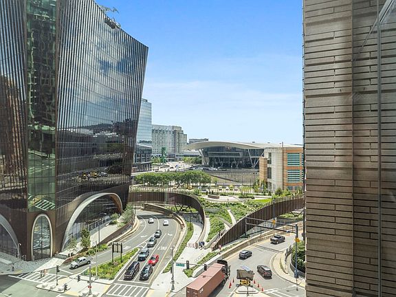 2nd image of 135 Seaport Blvd #1016