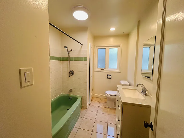 95 Edgecroft Rd — Photo 3