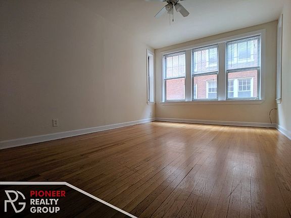 2nd image of 550 W Aldine Ave #554E3