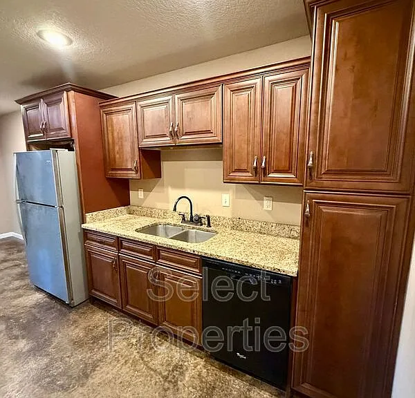 206 S Bernis St — Photo 4