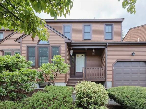 21 Hawthorne Vlg APT B, Franklin, MA 02038