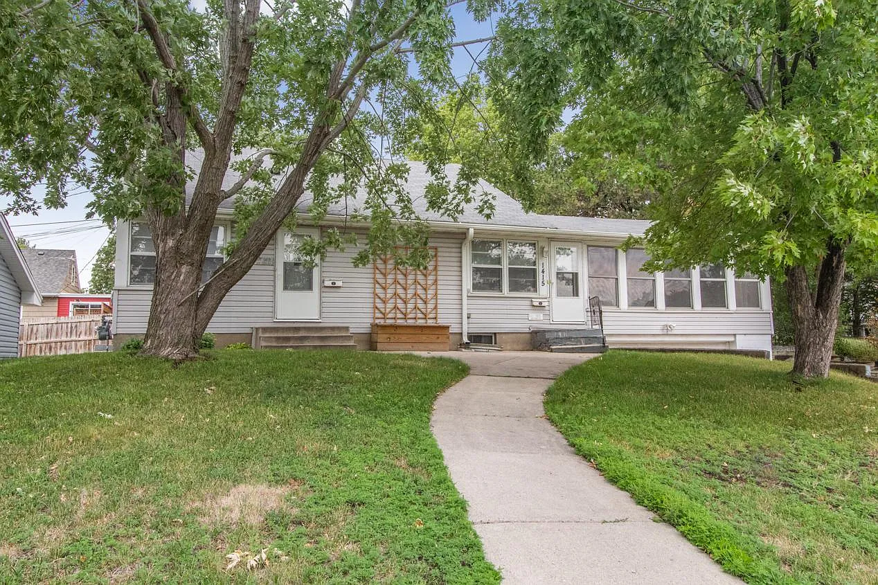 1413 Lake St NE — Photo 1
