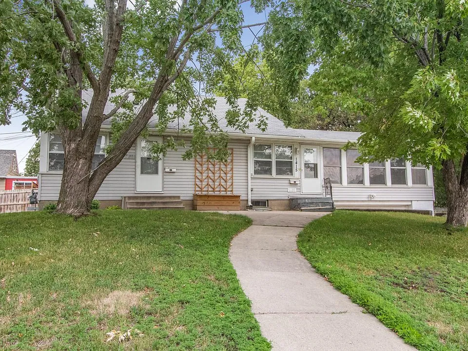 1413 Lake St NE