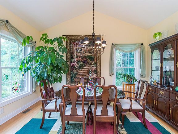 5th image of 212 Jack Hunter Way