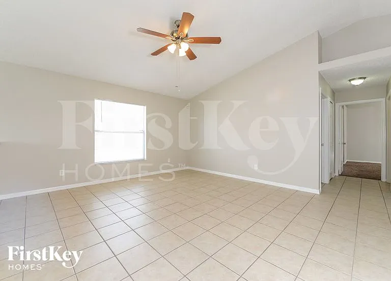 7547 Groveoak Dr — Photo 3