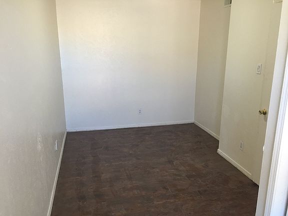 2nd image of 536 Chelwood Park Blvd NE APT 4