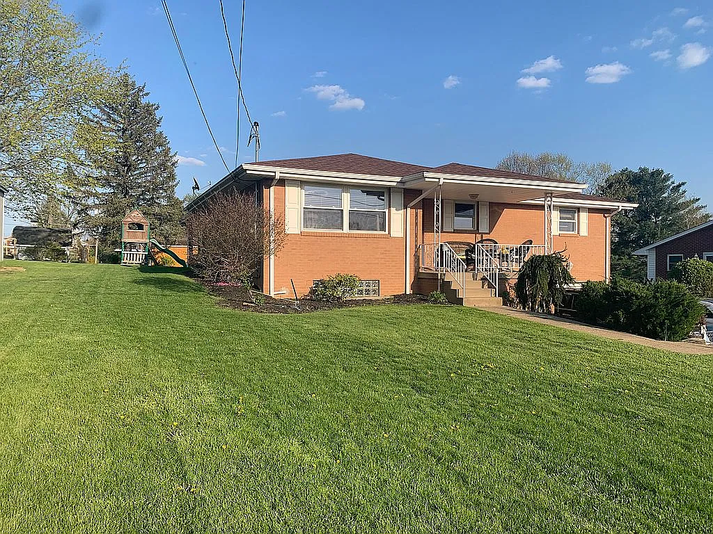 109 Parker St photo 1