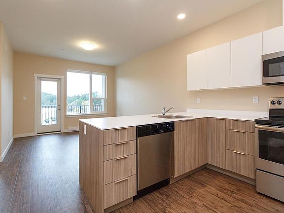 4th image of 1085 Goldstream Ave #965138
