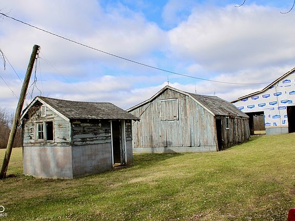 3rd image of 5216 W Southport Rd