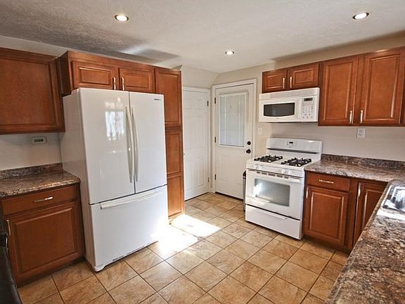 5th image of 1310 White Oak Dr