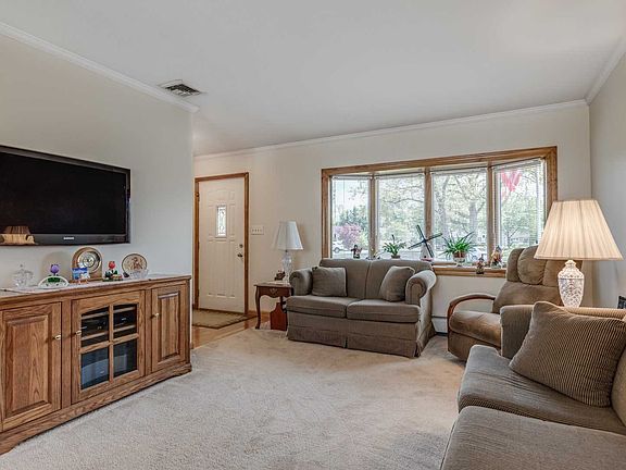 4th image of 4 Coronet Cres