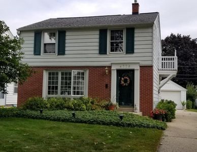 4776 North Hollywood AVENUE, Whitefish Bay, WI, 53211