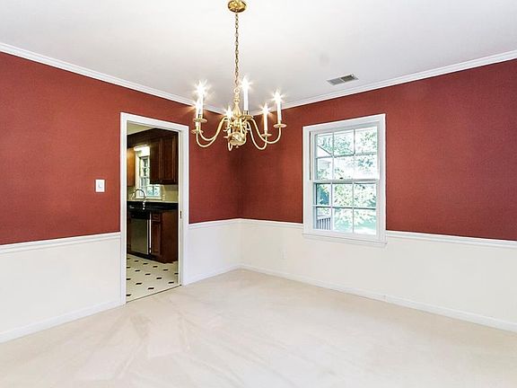 5th image of 3117 Forestdale Dr