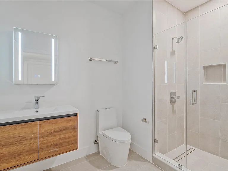 228 W Glebe Rd #201 — Photo 8