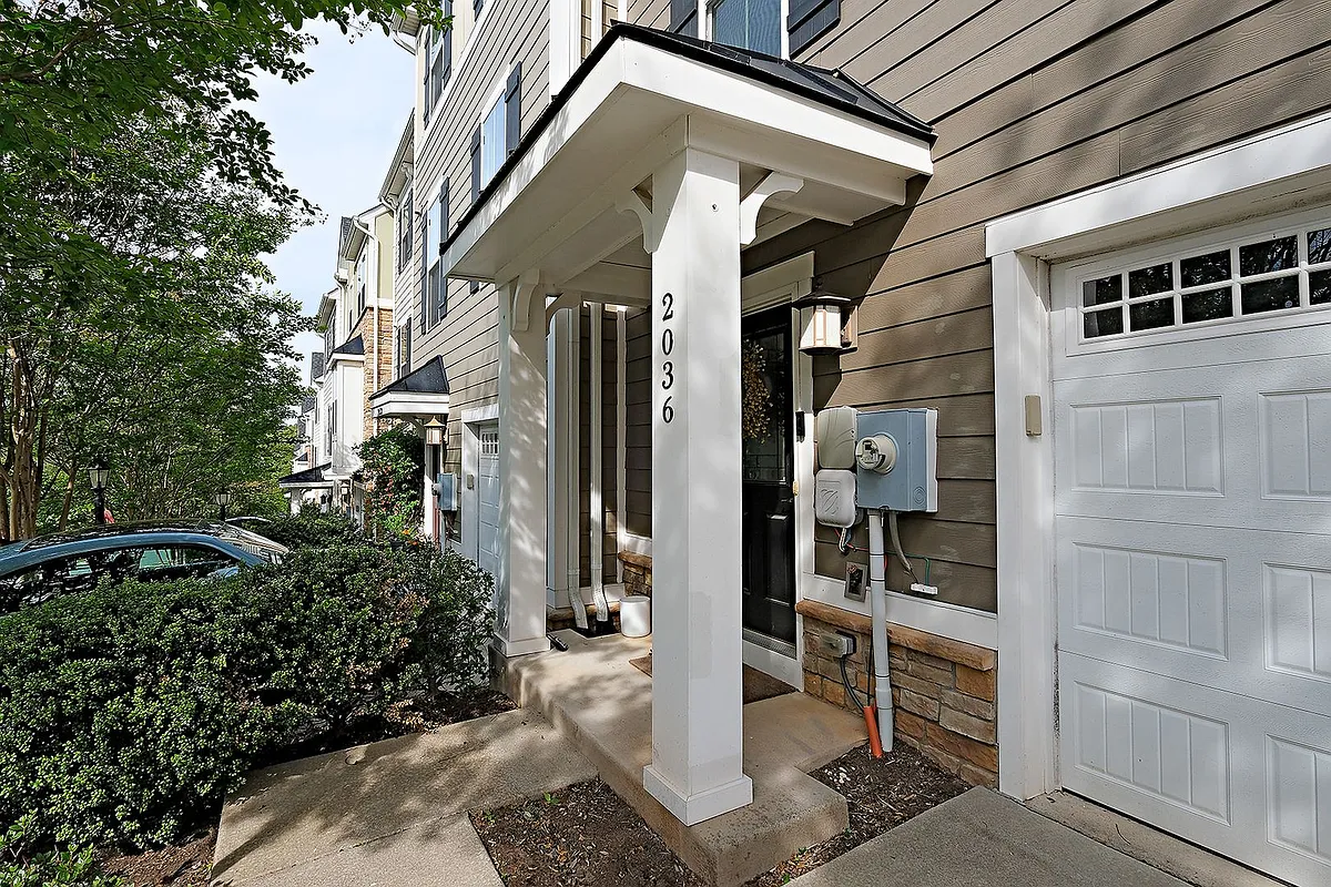 Building Photo - 2036 Bethpage Ct