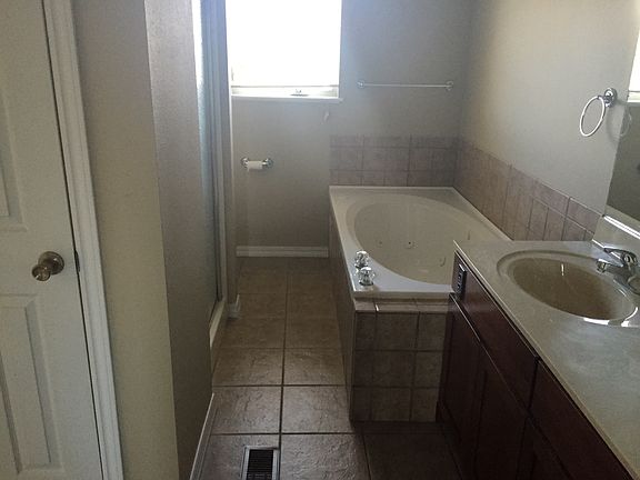 2nd image of 28 Oniell Cir