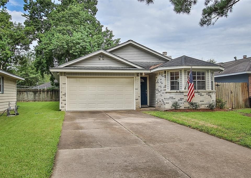 Welcome to this charming one-story home with attached garage, 2-lane driveway with crisp brick veneer exterior and outdoor lighting.